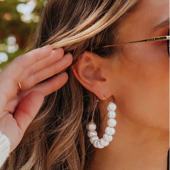 Pretty Pearl Hoop Earring - Picture 1 of 4